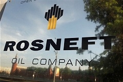 Rosneft taps oil traders in fundraising